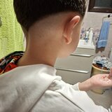 Frizerie colaboram cu case de copii si batrani la sediul lor